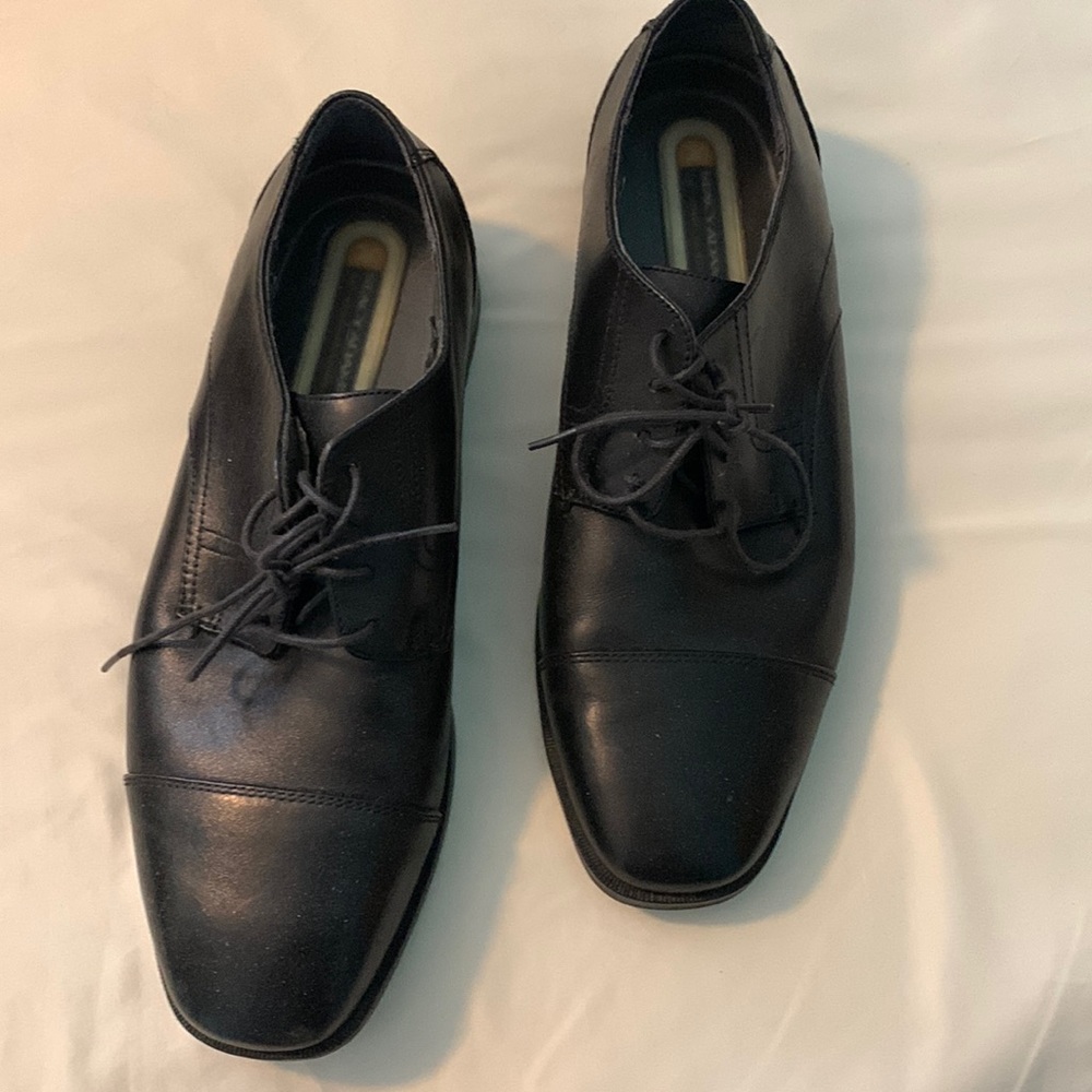 Mens black tie up shoes.